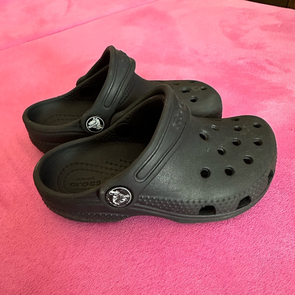 Child’s crocs shoes size 8 toddler. Good used condition